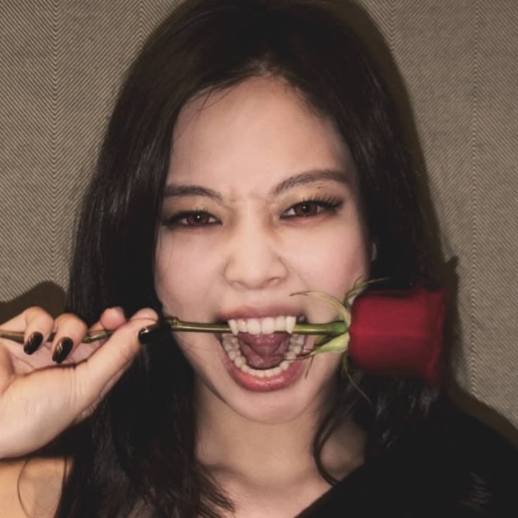 کاور اهنگ Dracula از JENNIE