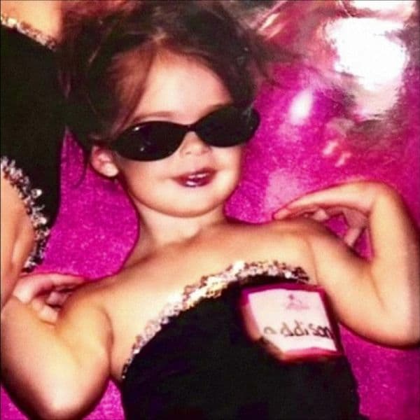 کاور اهنگ fame is a gun از addison rae